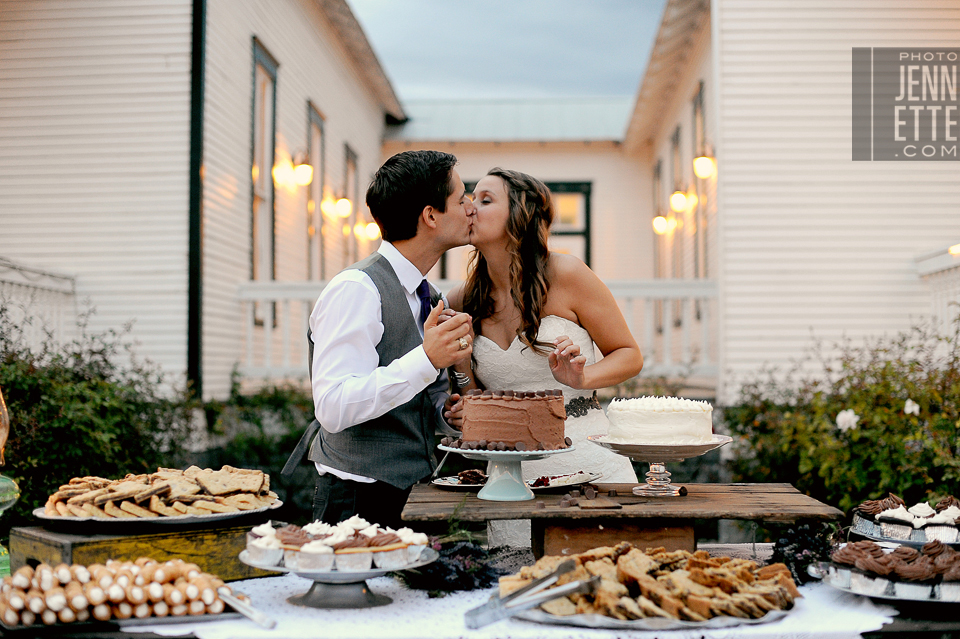 cakes at star hill ranch wedding venue