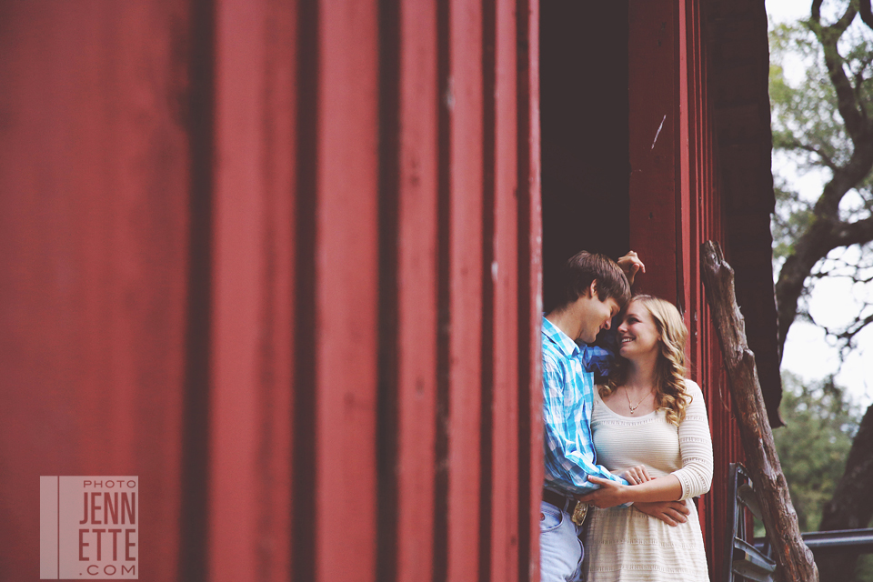 engagement photographer old settlers park - photojennette photography