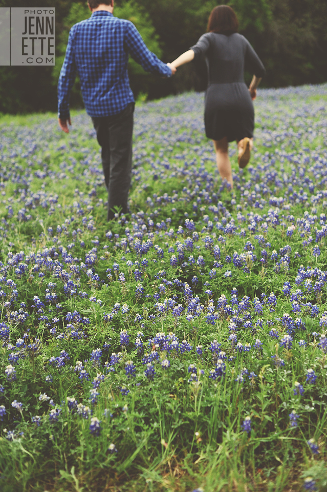 bluebonnet engagement photography - http://www.photojennette.com/laura-josh