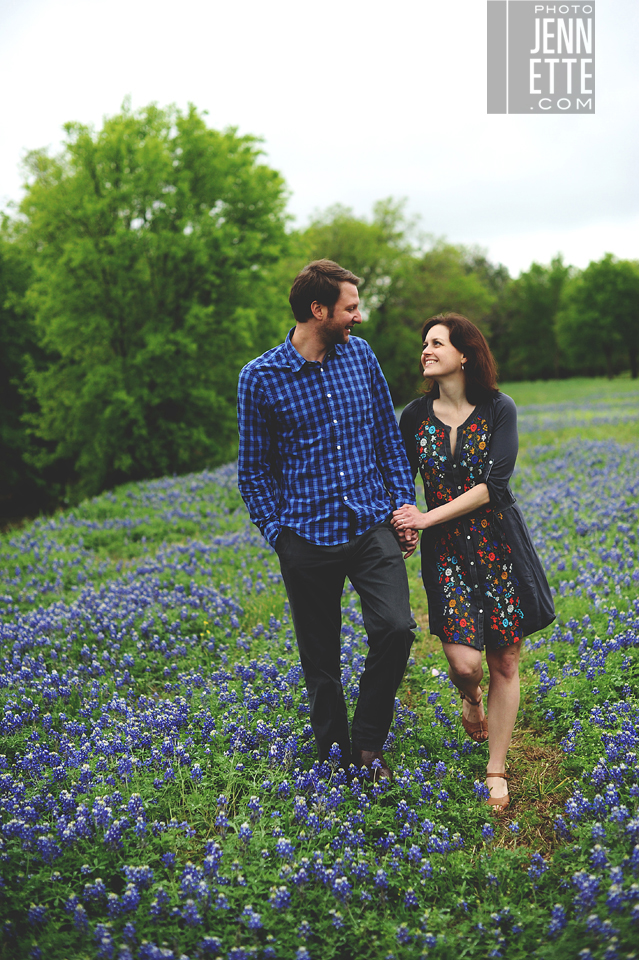 bluebonnet engagement photography - http://www.photojennette.com/laura-josh