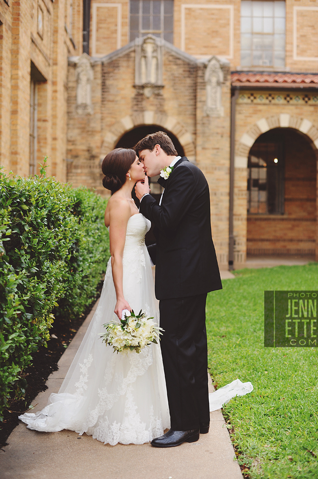 driskill hotel wedding photography - http://www.photojennette.com/driskill-hotel-wedding-photography-whitney-mark