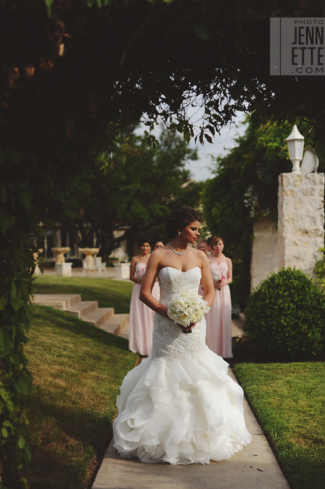 vintage villas wedding photography | http://www.photojennette.com/vintage-villas-wedding-photography-julie-brandon